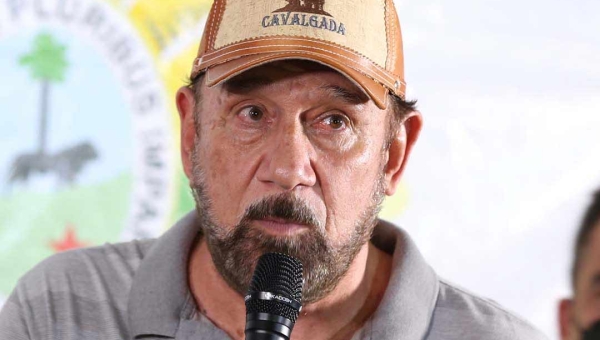 N. Lima diz que prefeitura abandonou a Vila Santa Cecília: “Estão dentro do esgoto!”